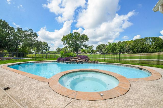 3022 Cypress Point Drive, Missouri City, TX 77459