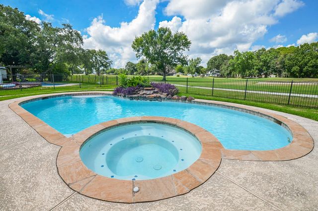 3022 Cypress Point Drive, Missouri City, TX 77459