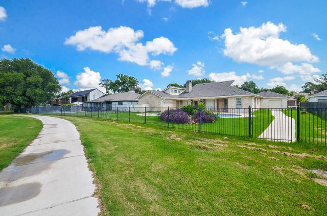 3022 Cypress Point Drive, Missouri City, TX 77459