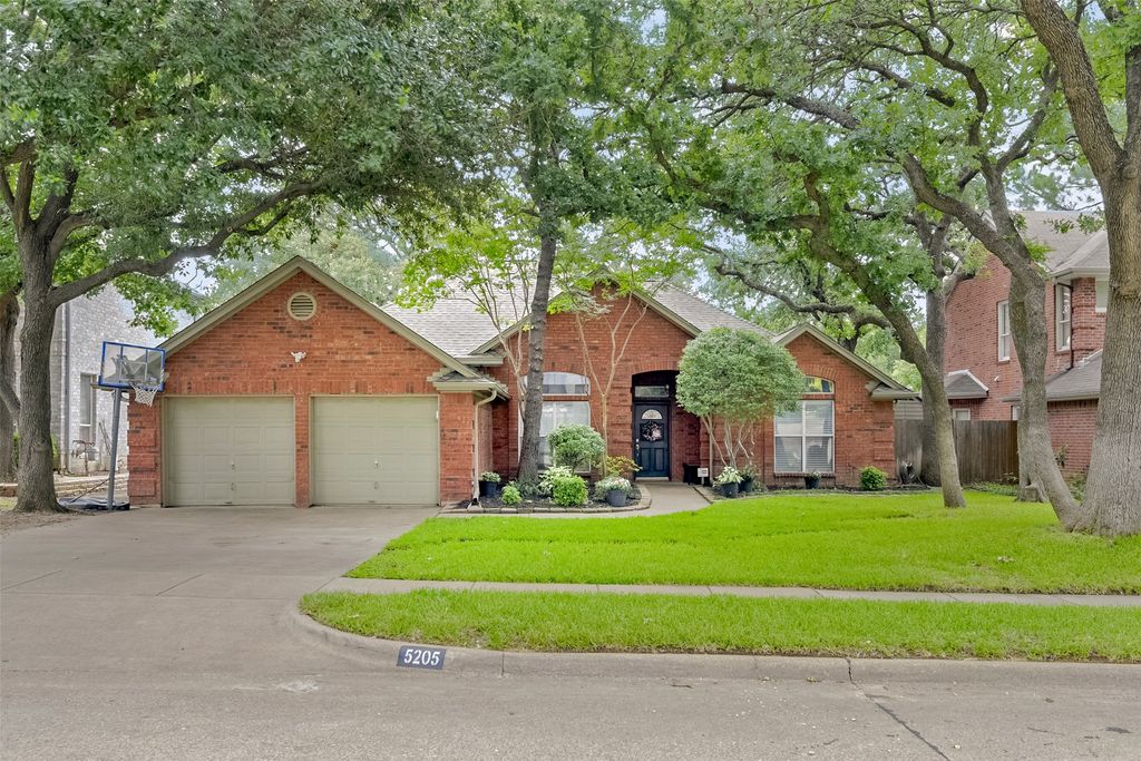 5205 Shadow Glen Drive, Grapevine, TX 76051