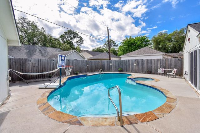 2930 Kevin Lane, Houston, TX 77043