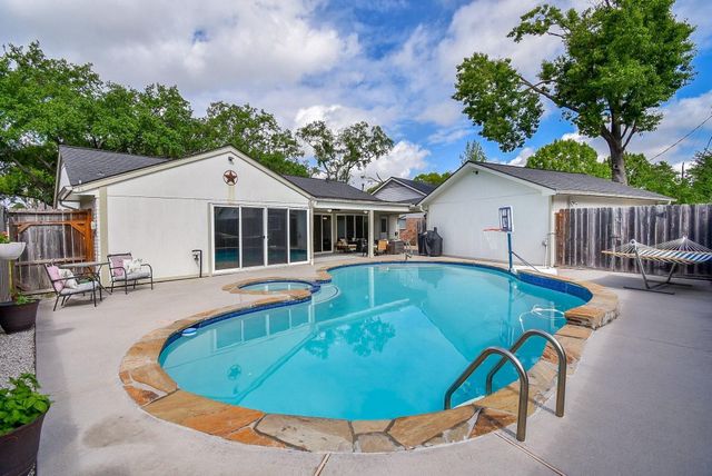 2930 Kevin Lane, Houston, TX 77043