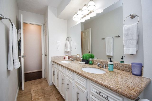 2930 Kevin Lane, Houston, TX 77043