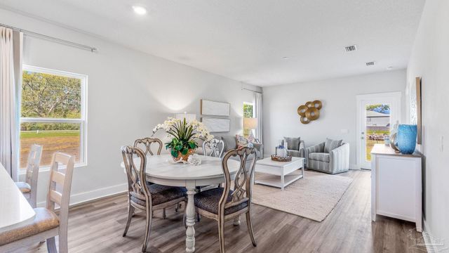 8134 Fox Hunt Dr, Milton, FL 32583