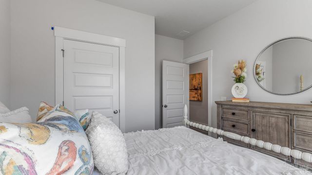 8134 Fox Hunt Dr, Milton, FL 32583