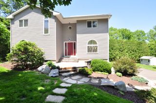 24 Sharon Road, Bloomfield, CT 06002