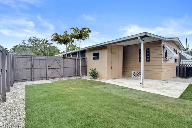 21411 NW 3rd Street, Pembroke Pines, FL 33029
