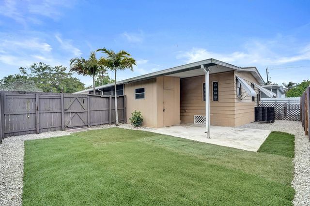 21411 NW 3rd Street, Pembroke Pines, FL 33029