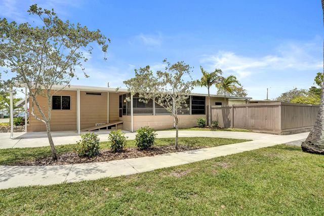 21411 NW 3rd Street, Pembroke Pines, FL 33029