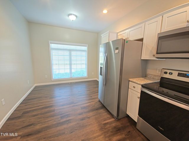 602 North Holston River Drive, 2, Kingsport, TN 37660