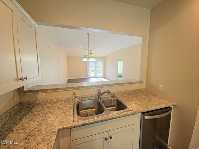 602 North Holston River Drive, 2, Kingsport, TN 37660