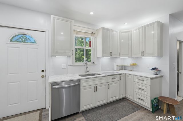 29 Woodland Avenue, Bloomfield, CT 06002