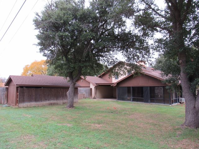 210 Morningside Drive, Mexia, TX 76667