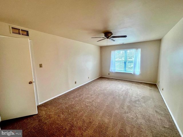 116-B THORNWOOD DR, Mount Laurel, NJ 08054