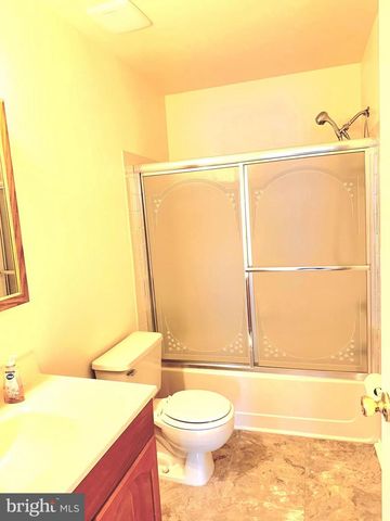 116-B THORNWOOD DR, Mount Laurel, NJ 08054