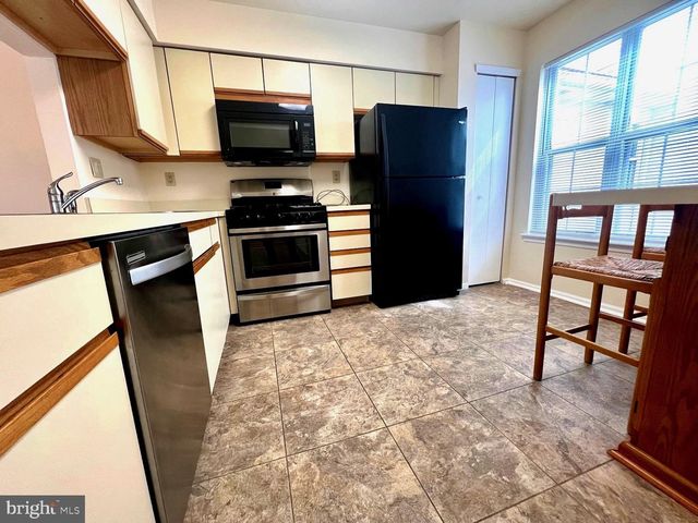 116-B THORNWOOD DR, Mount Laurel, NJ 08054