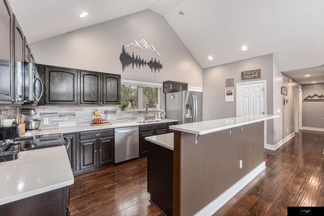 823 Beaver Lake Boulevard, Plattsmouth, NE 68048