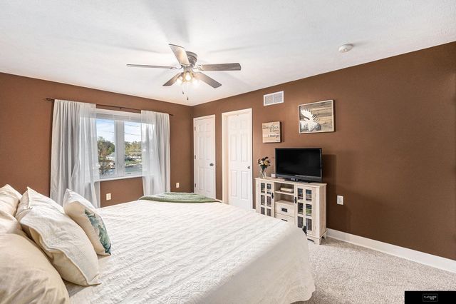 823 Beaver Lake Boulevard, Plattsmouth, NE 68048