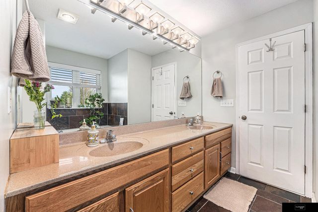 823 Beaver Lake Boulevard, Plattsmouth, NE 68048