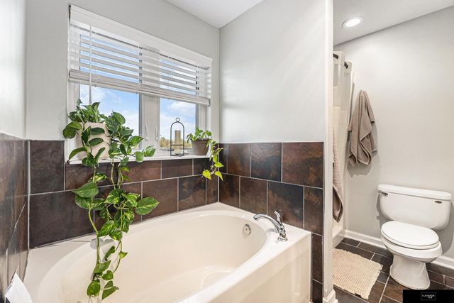 823 Beaver Lake Boulevard, Plattsmouth, NE 68048