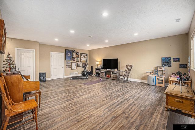 823 Beaver Lake Boulevard, Plattsmouth, NE 68048