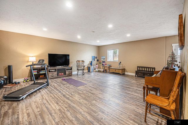 823 Beaver Lake Boulevard, Plattsmouth, NE 68048