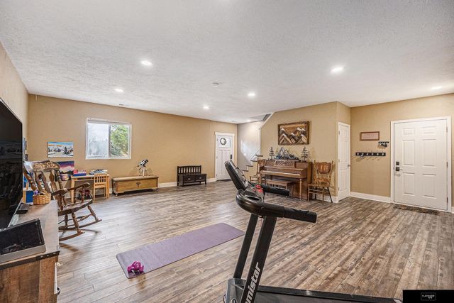 823 Beaver Lake Boulevard, Plattsmouth, NE 68048