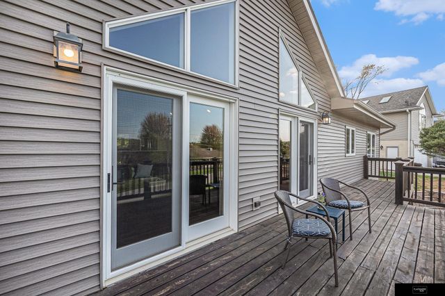 823 Beaver Lake Boulevard, Plattsmouth, NE 68048
