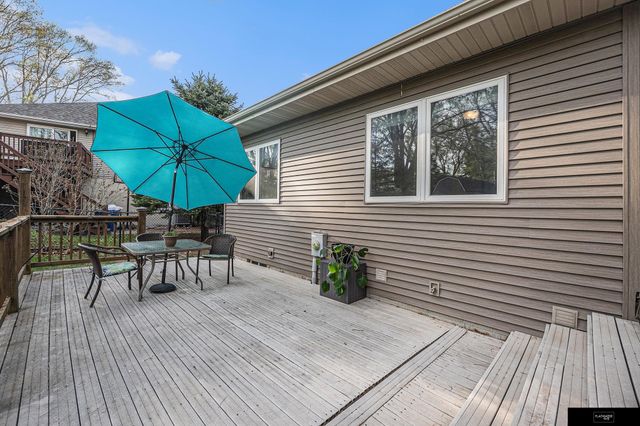 823 Beaver Lake Boulevard, Plattsmouth, NE 68048