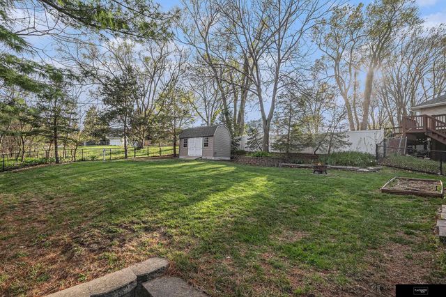 823 Beaver Lake Boulevard, Plattsmouth, NE 68048