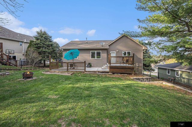 823 Beaver Lake Boulevard, Plattsmouth, NE 68048