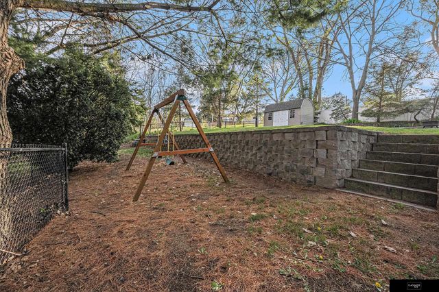 823 Beaver Lake Boulevard, Plattsmouth, NE 68048