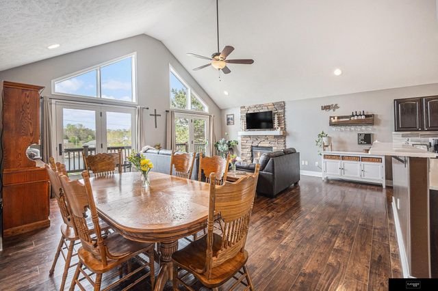 823 Beaver Lake Boulevard, Plattsmouth, NE 68048