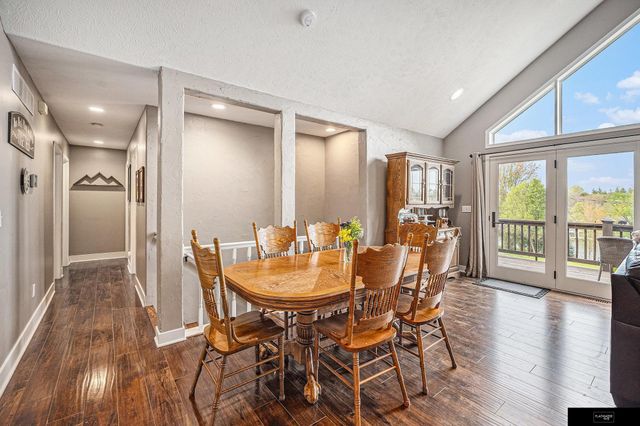 823 Beaver Lake Boulevard, Plattsmouth, NE 68048