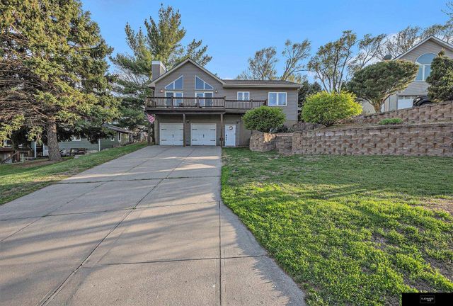 823 Beaver Lake Boulevard, Plattsmouth, NE 68048
