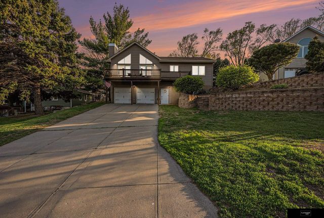 823 Beaver Lake Boulevard, Plattsmouth, NE 68048