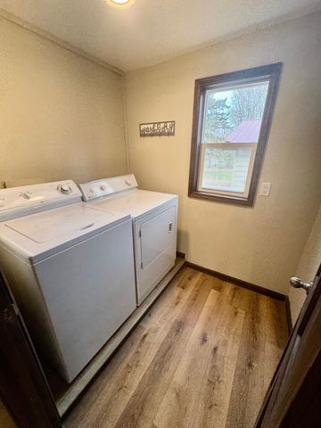 101 E North Avenue, Luck, WI 54853