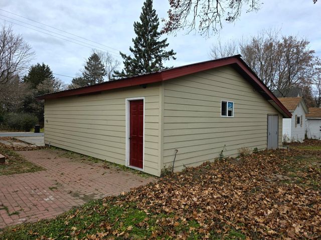 101 E North Avenue, Luck, WI 54853