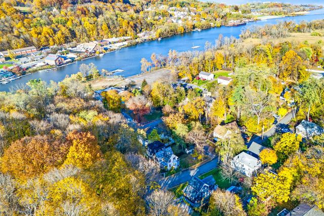 39 N Broadway, Esopus, NY 12401