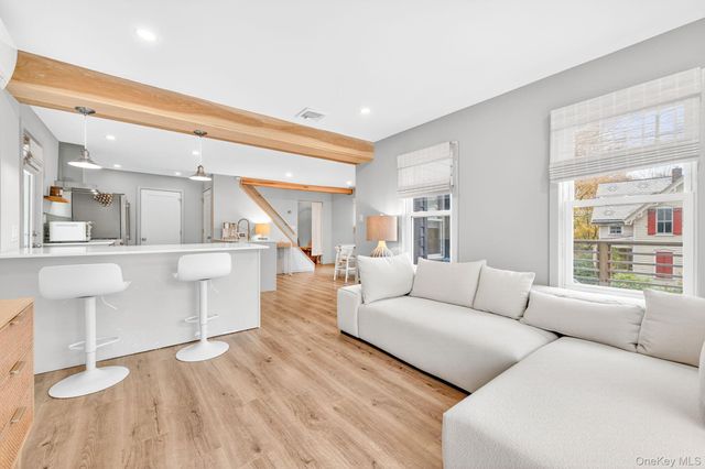 39 N Broadway, Esopus, NY 12401