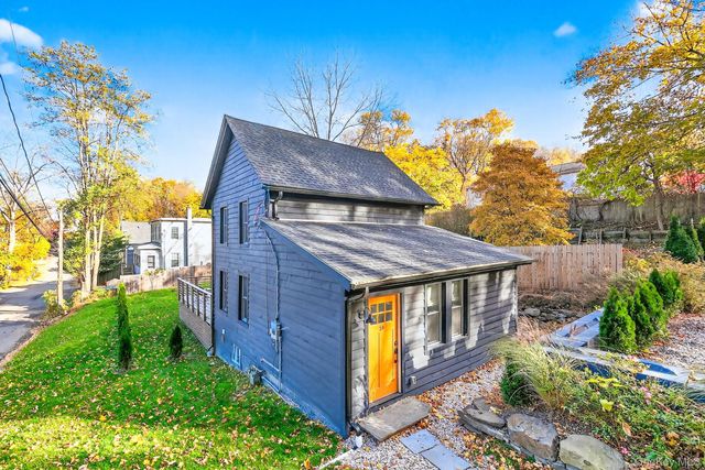 39 N Broadway, Esopus, NY 12401