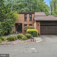 3704 OAK HILL WAY, Fairfax, VA 22030
