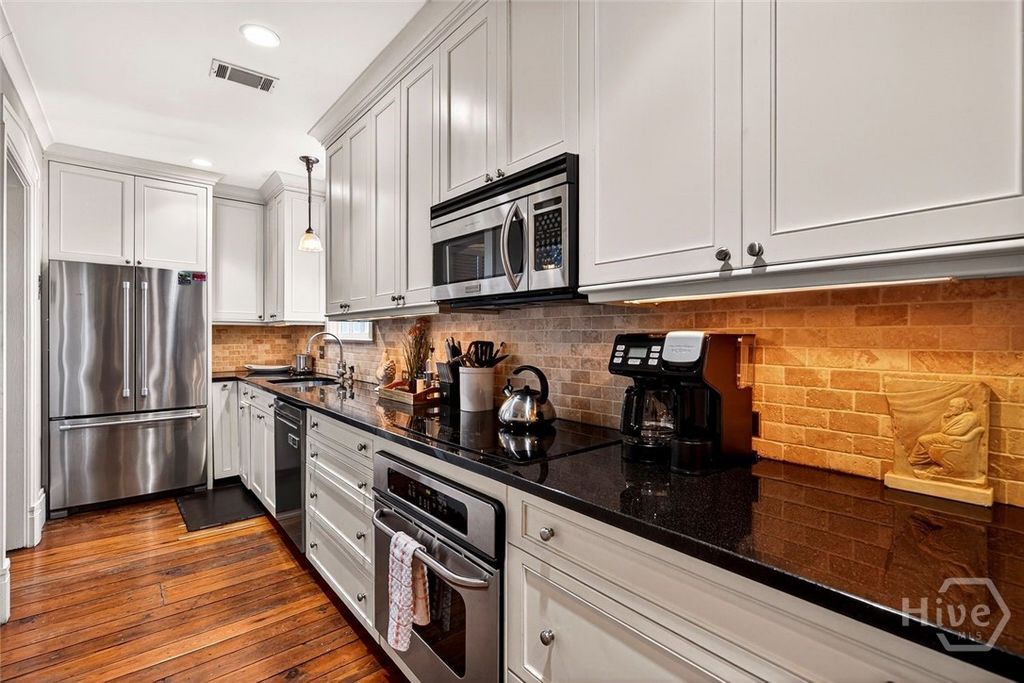 Image 10 of property listing at 208 E Liberty Street, Savannah, GA 31401