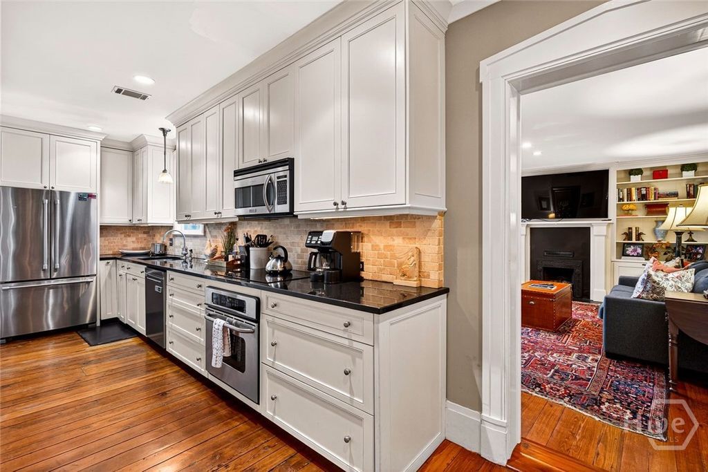 Image 12 of property listing at 208 E Liberty Street, Savannah, GA 31401