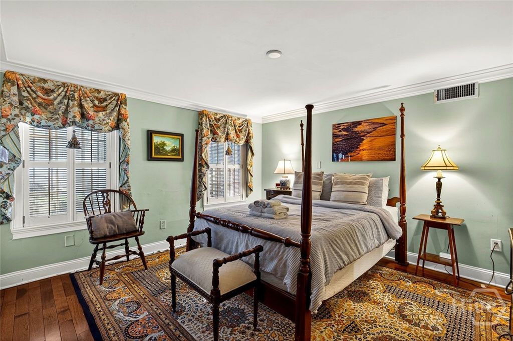 Image 33 of property listing at 208 E Liberty Street, Savannah, GA 31401