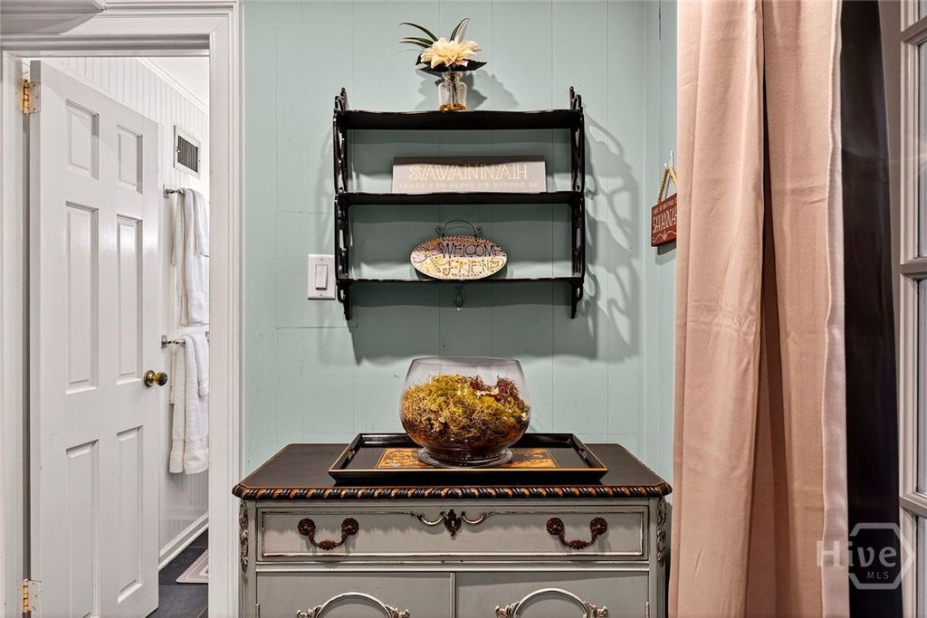 Image 38 of property listing at 208 E Liberty Street, Savannah, GA 31401