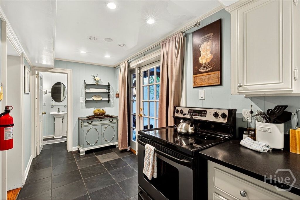 Image 39 of property listing at 208 E Liberty Street, Savannah, GA 31401