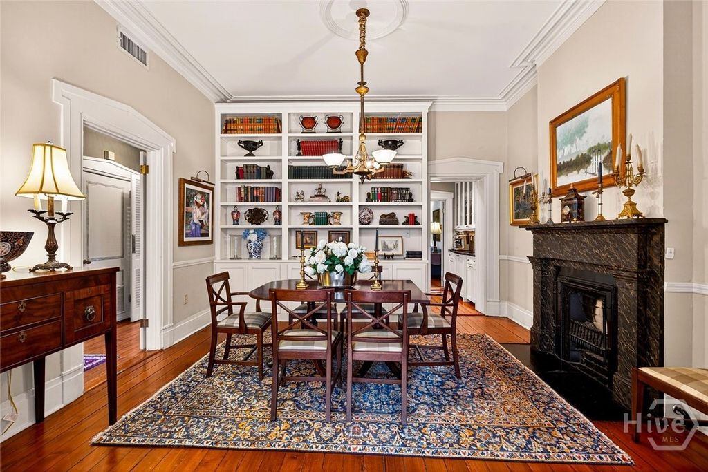 Image 7 of property listing at 208 E Liberty Street, Savannah, GA 31401