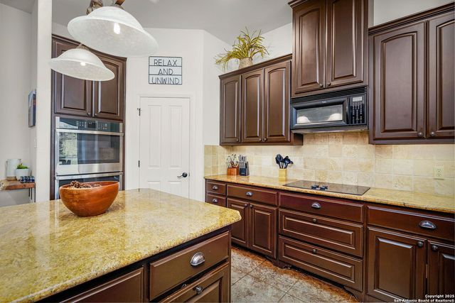 851 River Cliff, Canyon Lake, TX 78133