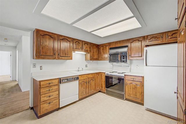 2868 S Heather Gardens Way 210, Aurora, CO 80014